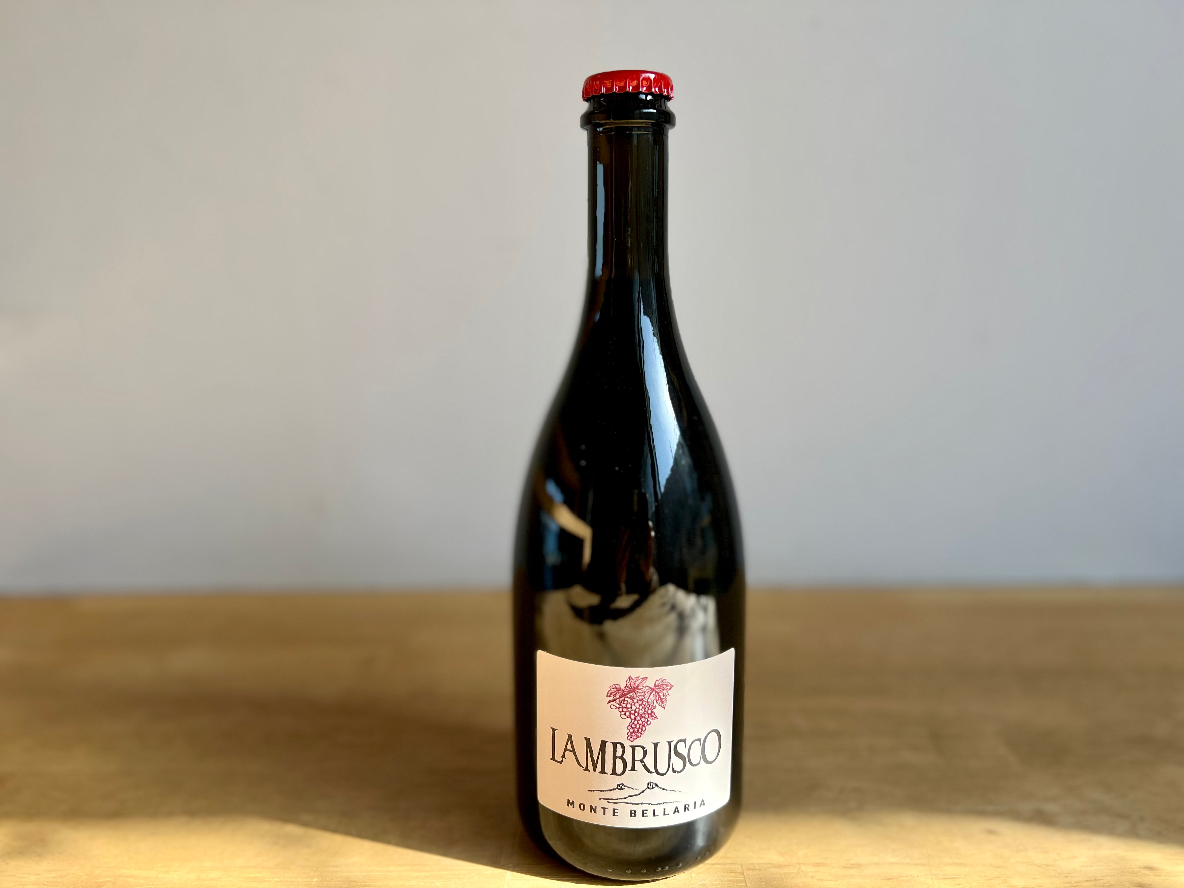 Monte Bellaria Lambrusco dell'Emilia Vino Frizzante Rosso Igp